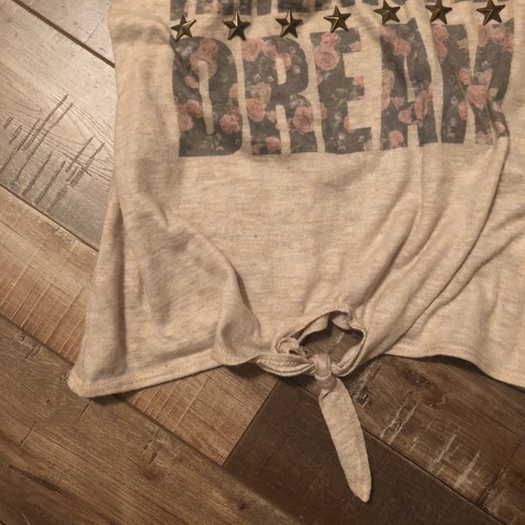 2/ $10 Maurices American Dream tee - Picture 4 of 6